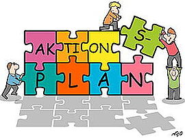 Vier Männchen setzen aus acht unterschiedlich farbigen Puzzlestücken den Begriff »Aktionsplan« zusammen.