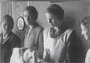 Kurs für Säuglingspflege im Jahre 1927